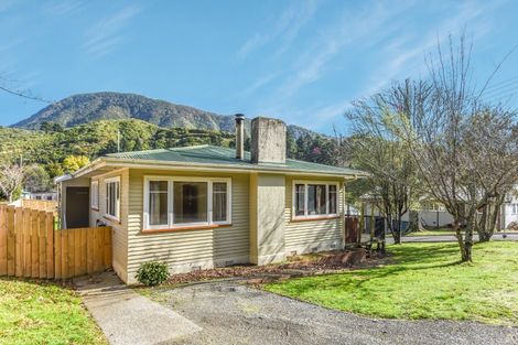 Photo of property in 34 South Terrace, Picton, 7220