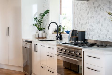 Photo of property in 180 Sandwich Road, St Andrews, Hamilton, 3200