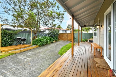 Photo of property in 2/15 Winiata Terrace, Papakura, 2110