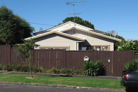 Photo of property in 2/30 Fergusson Avenue, Sandringham, Auckland, 1025