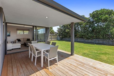 Photo of property in 15 Coprosma Close, Papamoa Beach, Papamoa, 3118