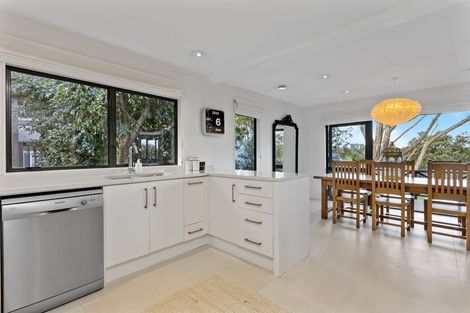 Photo of property in 1/2 Parr Terrace, Castor Bay, Auckland, 0620