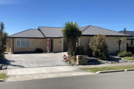 Photo of property in 14 Waimarie Street, Pegasus, 7612