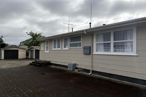 Photo of property in 8 Sandleigh Road, Hamilton Lake, Hamilton, 3204