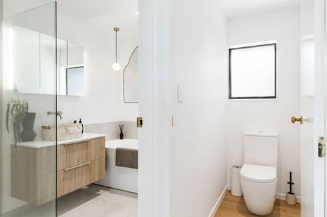 Photo of property in 10c Long Street, Raglan, 3225