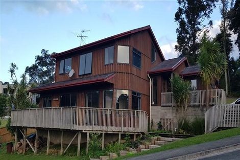 Photo of property in 103 Island Bay Road, Beach Haven, Auckland, 0626