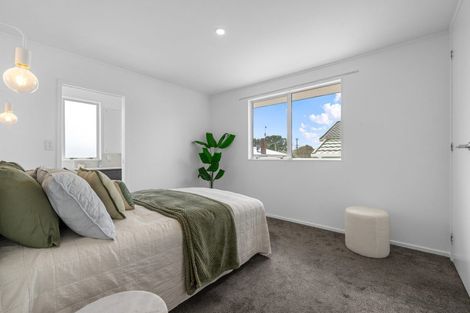 Photo of property in 3/56 Flanshaw Road, Te Atatu South, Auckland, 0610