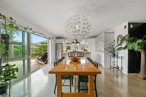 Photo of property in 1 Gibson Place, Papamoa Beach, Papamoa, 3118