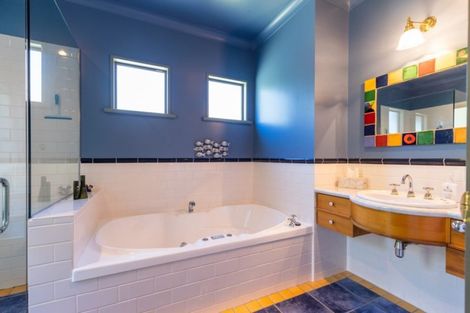 Photo of property in 1 Garland Terrace, Kelvin Heights, Queenstown, 9300