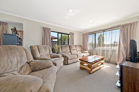 Photo of property in 66 Shillingford Boulevard, Rolleston, 7615