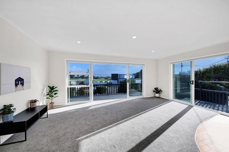 Photo of property in 1 Williams Avenue, Hawera, 4610