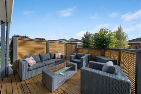 Photo of property in 33 Heta Road, Highlands Park, New Plymouth, 4312