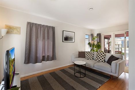 Photo of property in 2 Totara Road, Te Atatu Peninsula, Auckland, 0610