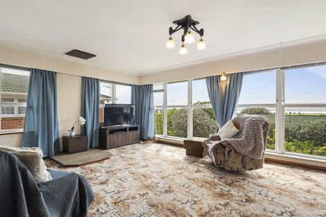 Photo of property in 84 Royal View Road, Te Atatu South, Auckland, 0610