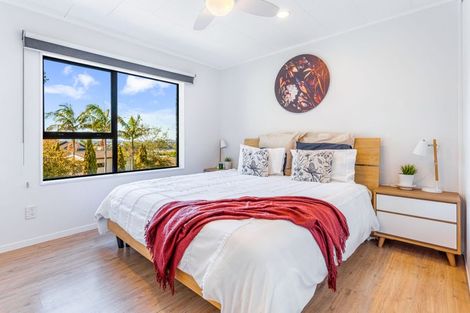 Photo of property in 10 Amery Place, West Harbour, Auckland, 0618