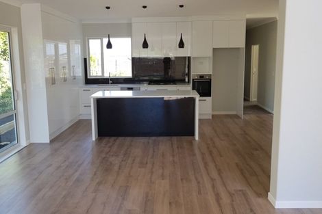 Photo of property in 17 Boocock Crescent, Orewa, 0931