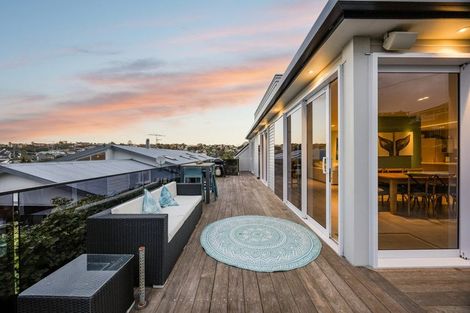 Photo of property in 29 Masterton Road, Rothesay Bay, Auckland, 0630