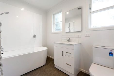 Photo of property in 98 Ruskin Road, Newlands, Wellington, 6037