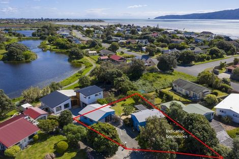 Photo of property in 4 Pio Pio Place, Waikanae Beach, Waikanae, 5036