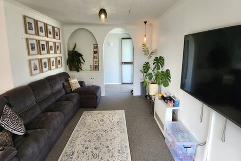 Photo of property in 10 Tawari Street, Inglewood, 4330