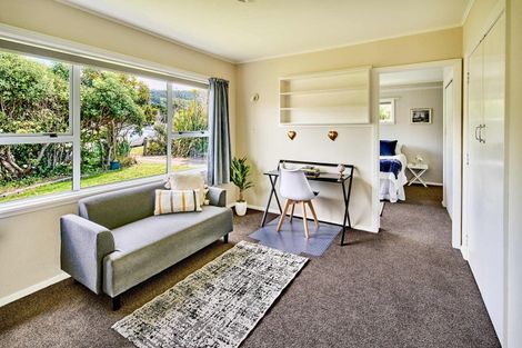 Photo of property in 13 Kereru Bend, Tawa, Wellington, 5028