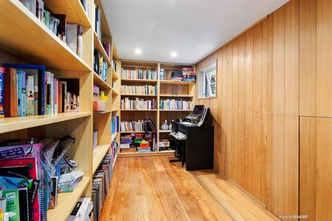 Photo of property in 100 Glenmore Street, Northland, Wellington, 6012