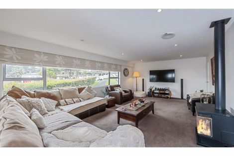 Photo of property in 1 Pluto Place, Beach Haven, Auckland, 0626