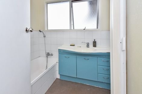 Photo of property in 23 Becker Drive, Weymouth, Auckland, 2103