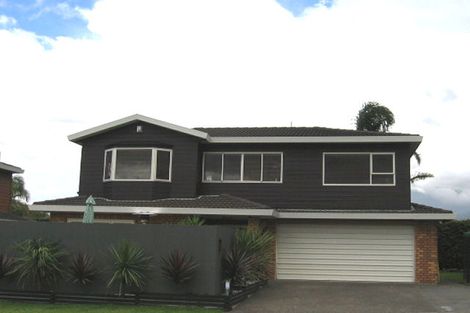 Photo of property in 1a Bernleigh Terrace, West Harbour, Auckland, 0618