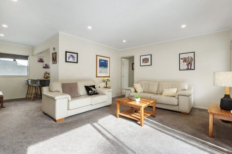 Photo of property in 2/13 Newstead Avenue, Browns Bay, Auckland, 0632