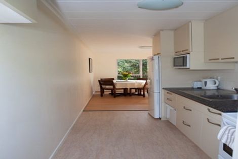 Photo of property in 9/18 Parr Terrace, Castor Bay, Auckland, 0620