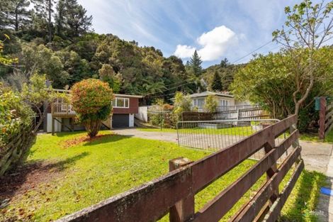 Photo of property in 15 James Grove, Stokes Valley, Lower Hutt, 5019