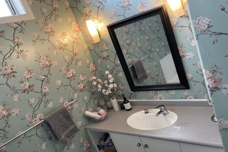 Photo of property in 8 Evelyn Place, Welbourn, New Plymouth, 4310