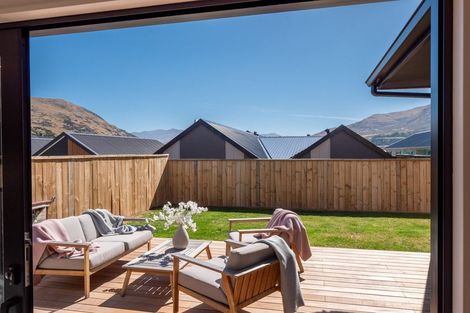 Photo of property in 18 Plough Street, Jacks Point, 9371