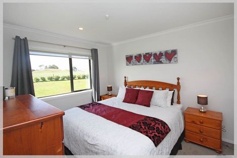 Photo of property in 128 Cummerfield Road, Foxton, 4891