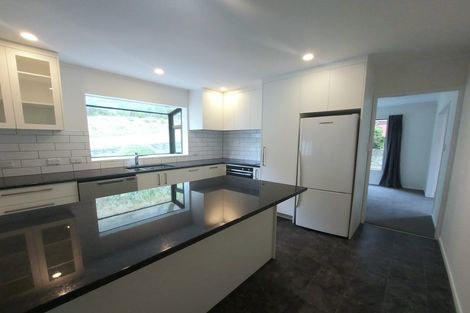 Photo of property in 11 Thatcher Crescent, Crofton Downs, Wellington, 6035