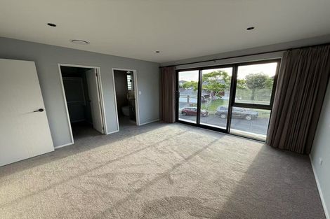 Photo of property in 21 Voltaire Court, Botany Downs, Auckland, 2010