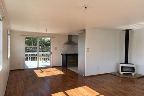 Photo of property in 1/18 Theban Place, Totara Vale, Auckland, 0629