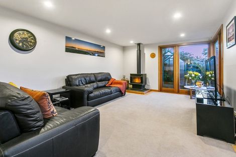 Photo of property in 2/5 Mizpah Road, Waiake, Auckland, 0630