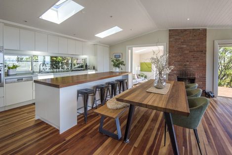 Photo of property in 120 Aberdeen Road, Campbells Bay, Auckland, 0620