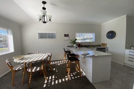 Photo of property in 21 Parkes Avenue, Saint Johns Hill, Whanganui, 4501