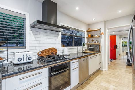 Photo of property in 6 Sunnyview Road, Greenhithe, Auckland, 0632