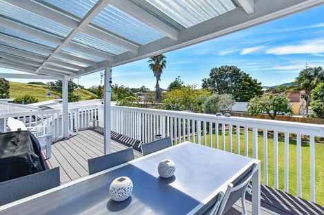 Photo of property in 13 Bertram Road, Kawakawa Bay, Papakura, 2585