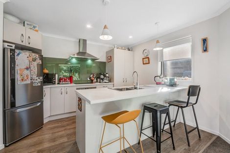 Photo of property in 30 Kawariki Road, Helensville, 0800