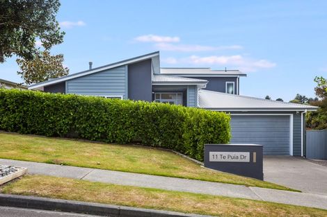 Photo of property in 11 Te Puia Drive, Aotea, Porirua, 5024