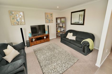 Photo of property in 32 Rosalie Terrace, Kelvin Grove, Palmerston North, 4414