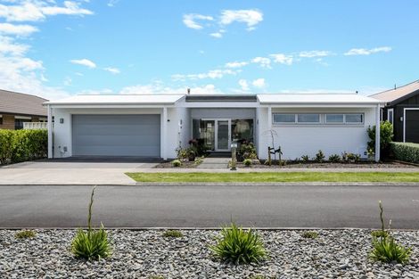 Photo of property in 5 Gleneagles Way, Waiwhakaiho, New Plymouth, 4312