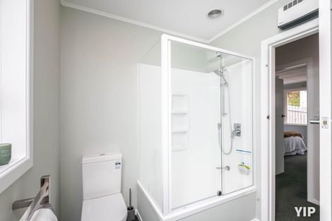 Photo of property in 58 Catherine Crescent, Paparangi, Wellington, 6037