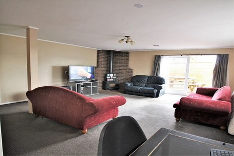 Photo of property in 2 Perry Place, Bader, Hamilton, 3206