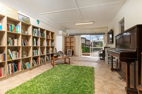 Photo of property in 7 Highlight Parade, Te Atatu South, Auckland, 0610